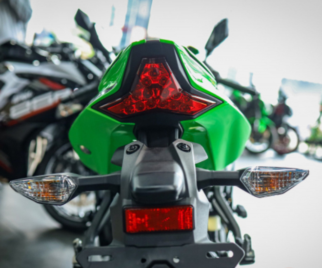 Giá lăn bánh môtô Kawasaki Ninja ZX-25R trong tháng 4/2021 - 7