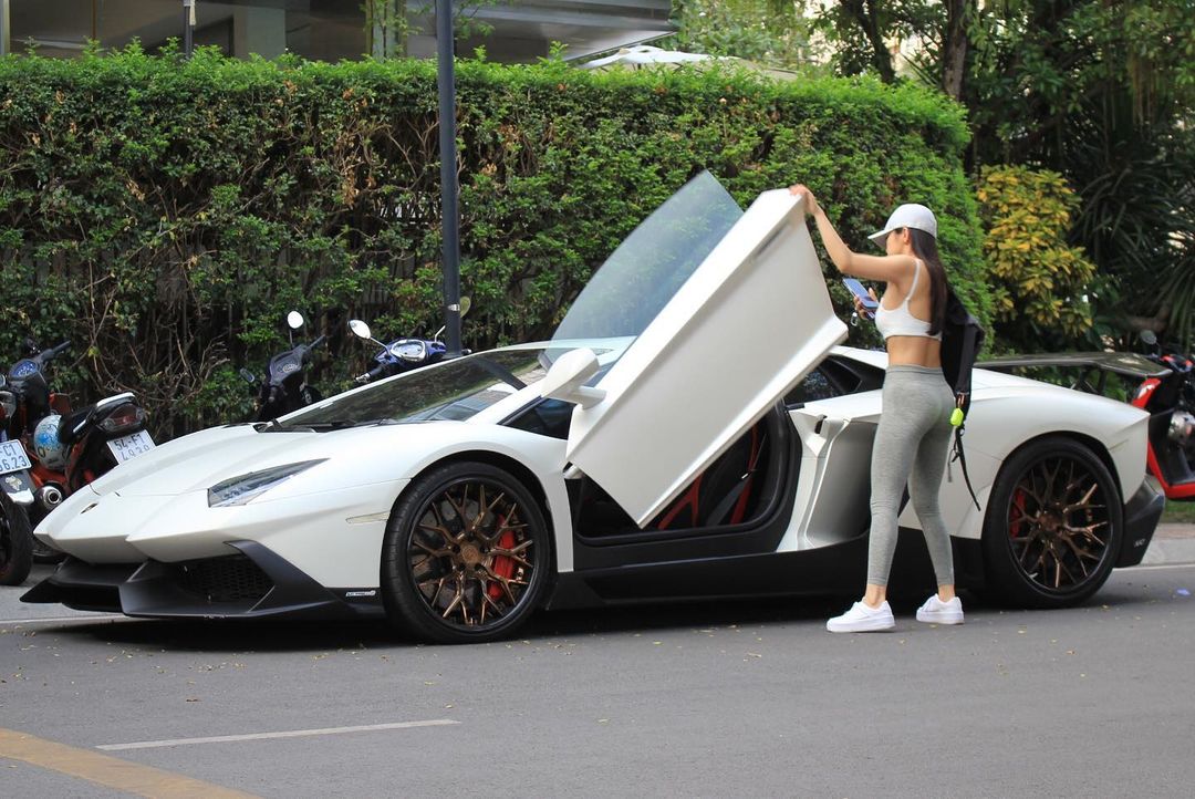 Cô gái Việt có Lamborghini Aventador chục tỷ: Body chuẩn dân gym ...
