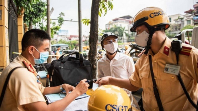 Giấy chứng nhận bảo hiểm điện tử được cấp theo quy định mới, cảnh sát giao thông sẽ kiểm tra bằng máy điện thoại cá nhân