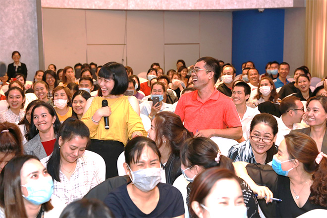 Học viên vui vẻ mở lòng và được giải đáp mọi thắc mắc trong suốt khóa học Năng Đoạn Kim Cương