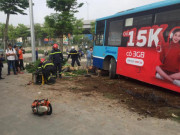 Tin tức trong ngày - Tin tức 24h qua: Xe buýt mất phanh lao lên vỉa hè tông trúng nam thanh niên
