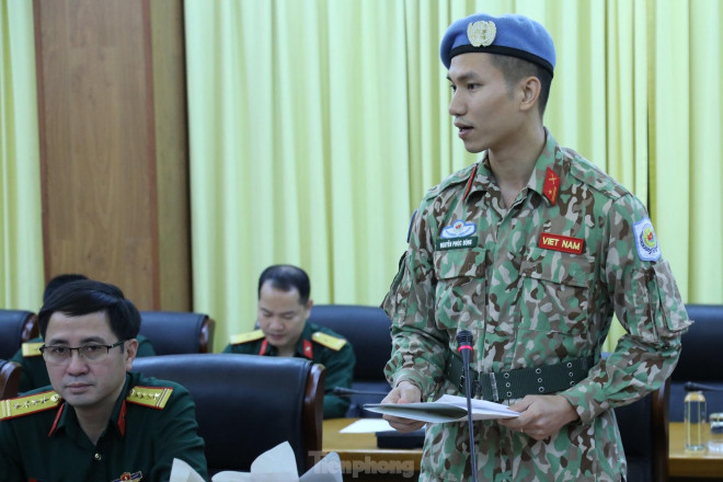 Thiếu tá Nguyễn Phúc Đông phát biểu tại lễ trao quyết định