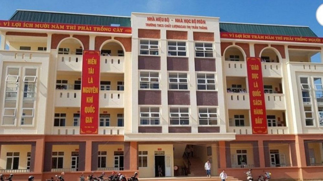 Trường THCS thị trấn Thắng, nơi xảy ra vụ học sinh rơi từ tầng 2 xuống - Ảnh: CTV