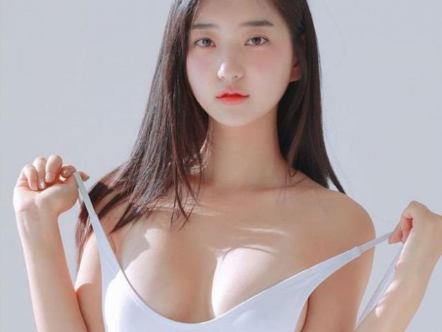 Media - Sở hữu vòng 1 ngoại cỡ, nhân viên văn phòng "nổi như cồn" trên mạng