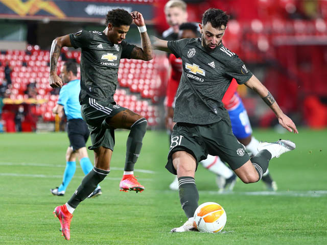 Bóng đá - Fernandes bị tố ăn vạ kiếm 11m ở Europa League, Rashford tái hiện kỷ lục