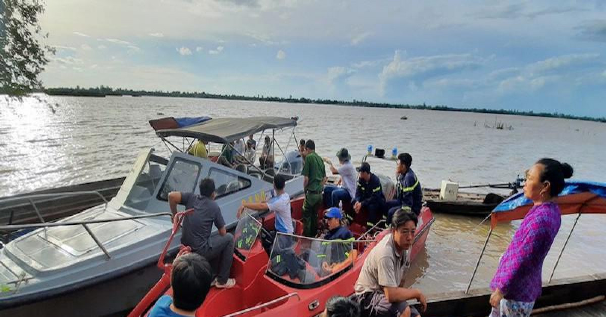 Tin tức trong ngày - 3 học sinh bơi qua sông, 2 em bị đuối nước