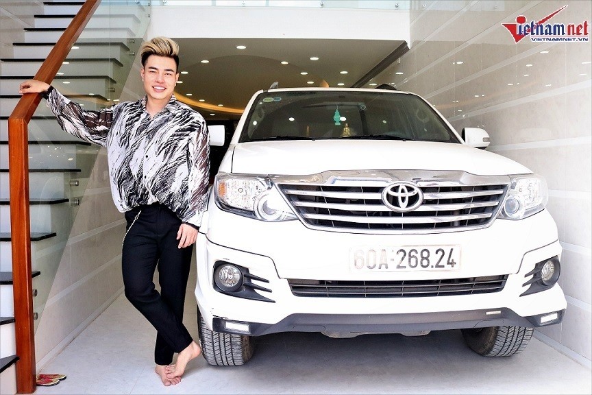 Lê Dương Bảo Lâm sở hữu xe Toyota Fortuner. Ảnh: Vietnamnet.