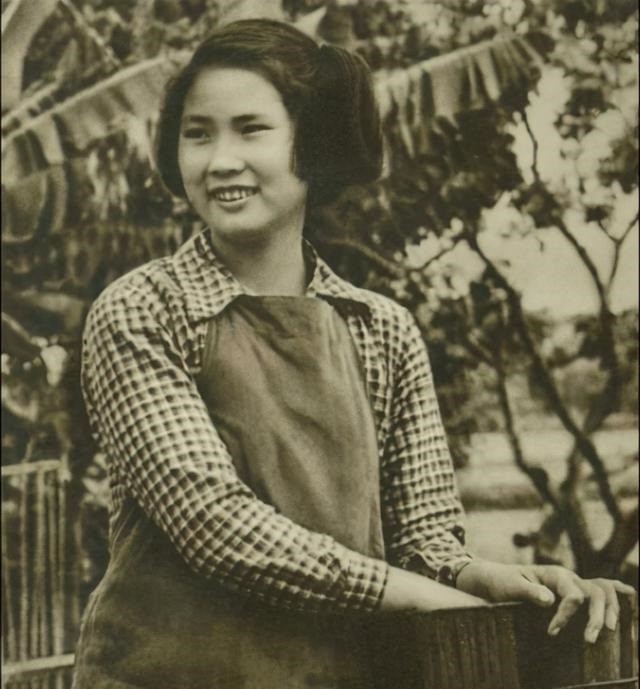 Trong khi những đứa trẻ khác ra ngoài chơi đùa vui vẻ với nhau thì Ngô Thắng Minh lại ở nhà bán hàng, quan sát cách kinh doanh của các chủ cửa hàng gạo và hiệu thuốc gần nhà.