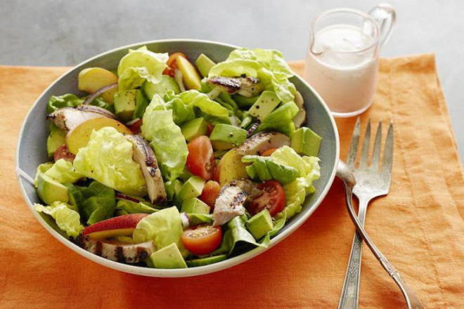 Nên thêm chất béo từ quả bơ, sữa, dầu ô liu vào món ăn để duy trì nội tiết tố nam - Ảnh minh họa từ Internet