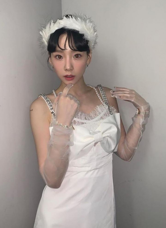 Jisoo chứng tỏ gu phối đồ đẳng cấp khi đụng hàng váy trắng tiểu thư với Taeyeon, Hyojung - 3