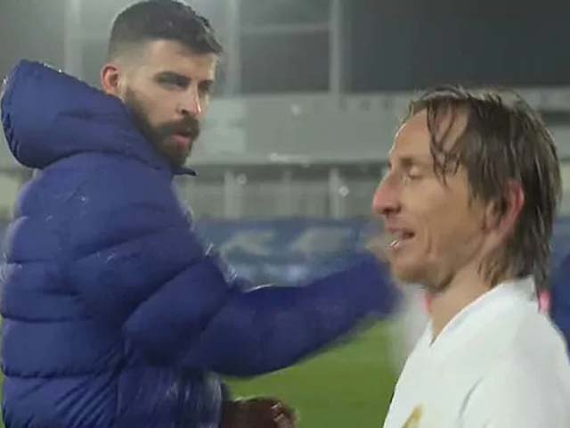 Dàn sao Real - Barca suýt "loạn", Modric - Pique từ bạn thành thù chớp nhoáng