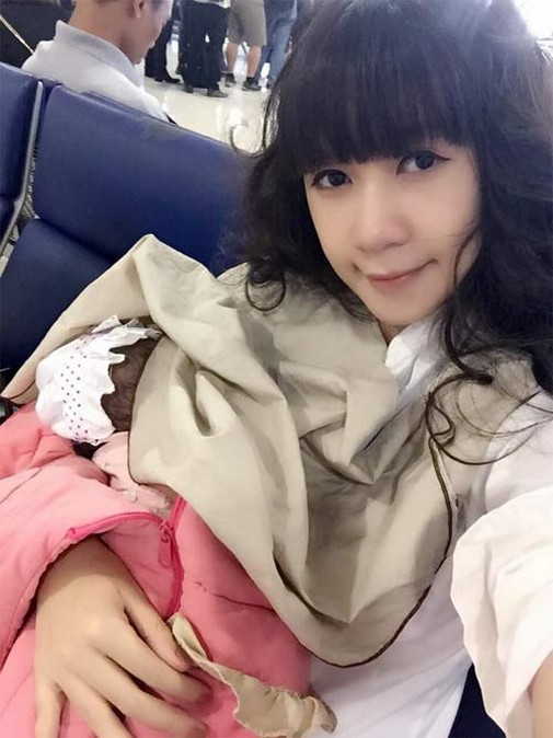 Hình ảnh những "bà mẹ bỉm sữa" trong showbiz Việt gây chú ý - 3