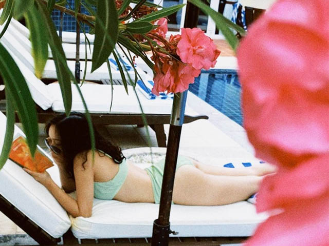 Làm đẹp - Ái nữ tuổi trăng tròn của Phượng Chanel, Mỹ Linh gây chú ý vì đặc điểm "hình thể vàng"