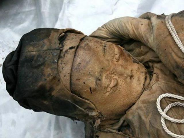 Thế giới - Xác ướp 700 năm nguyên vẹn bất ngờ lộ ra khi làm đường ở TQ và những bí ẩn "đau đầu"