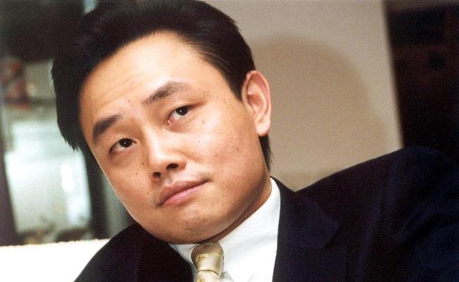 Năm 2010, Won Kwong Yu bị kết án 14 năm vì tội hối lộ và giao dịch nội gián. Theo công bố của tòa, Wong đã sử dụng thông tin tối mật để bán cổ phiếu của Tập đoàn công nghệ Centergate Bắc Kinh - nơi ông là một trong những cổ đông lớn nhất.
