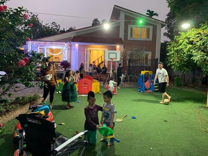 Vợ chồng Hồng Đăng cùng bạn bè, người
thân chọn nơi đây là điểm nghỉ dưỡng cuối tuần.