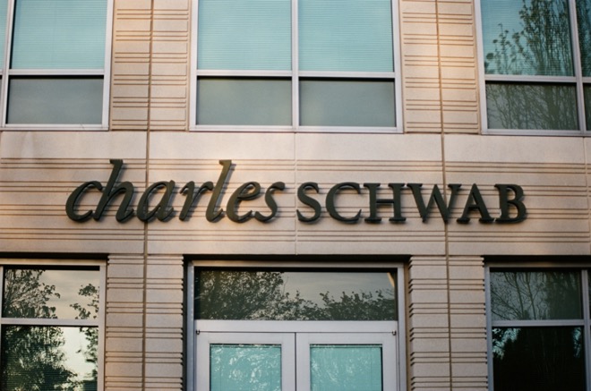 Công ty tài chính Charles Schwab nộp đơn khởi kiện hồi tuần trước.