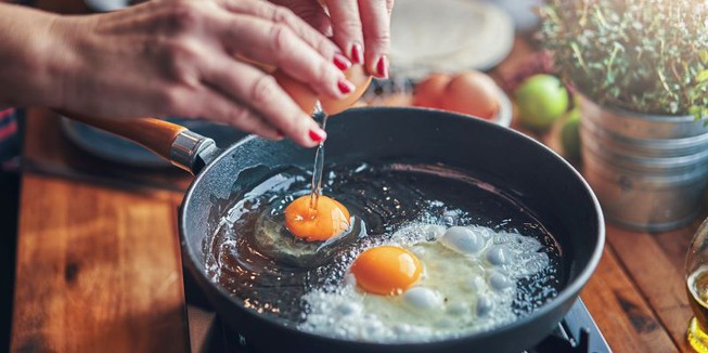 Ăn trứng gần chín và thật chín, cái nào nhiều dinh dưỡng hơn? - 1