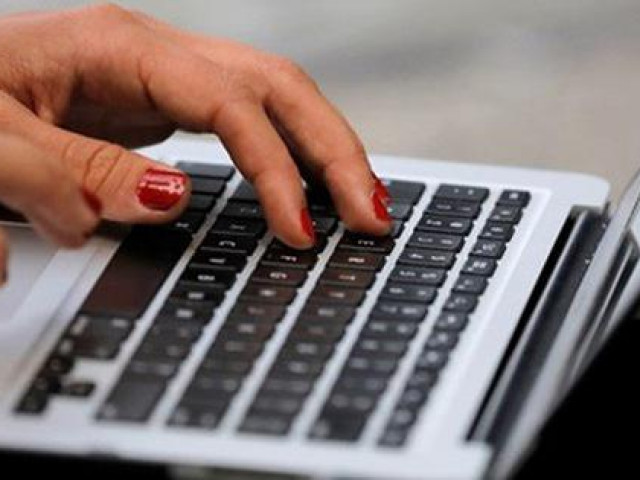 Thị trường - Tiêu dùng - Tin buồn với học sinh, sinh viên, dân công sở: Laptop ồ ạt tăng giá