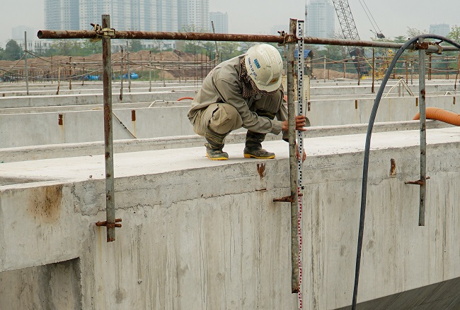 Ngoài hệ thống cống gom thì dự án cũng bao gồm nhiều hệ thống đường ống dẫn nước bên trong nhà máy, hiện đang được tiến hành lắp đặt.
