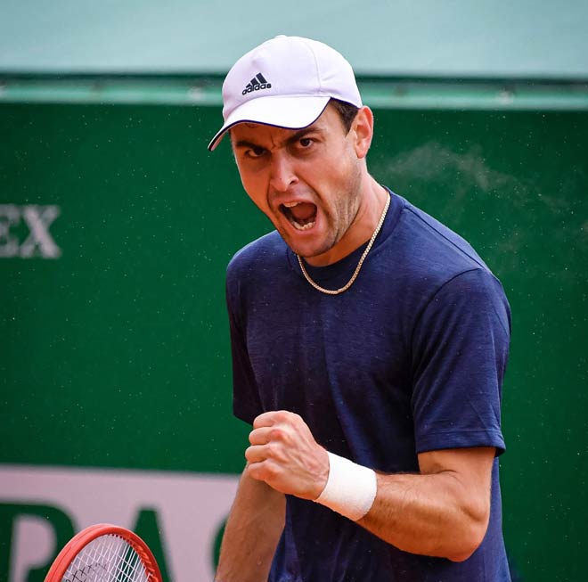 Aslan Karatsev có chiến thắng ấn tượng ở ngày ra quân tại Monte Carlo Masters năm nay