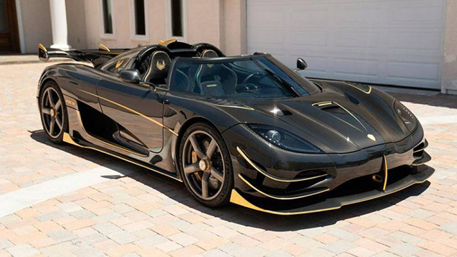 Một nhà sưu tập xe hơi nổi tiếng tên là Manny Khoshbin ở Los Angeles đã chi ra 2,2 triệu USD (50,6 tỷ đồng) để mua chiếc Agera RS Phoenix
