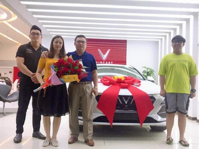 Thị trường - Tiêu dùng - Ô tô giảm giá cả trăm triệu đồng, người dân ùn ùn mua xe mới