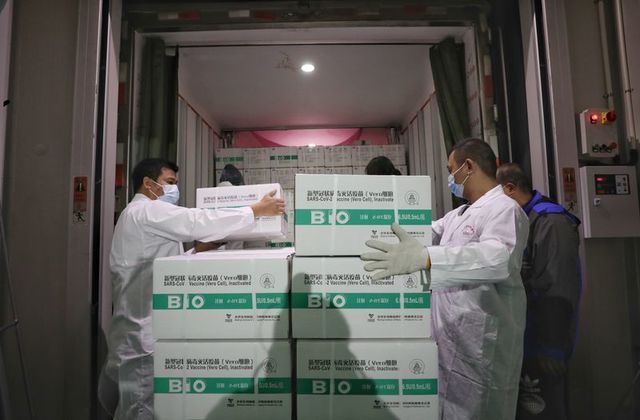 Giới chức tình báo Mỹ khẳng định chính sách ngoại giao vắc-xin Covid-19 là một trong những nỗ lực của Trung Quốc nhằm tìm kiếm ảnh hưởng toàn cầu. Ảnh: Reuters