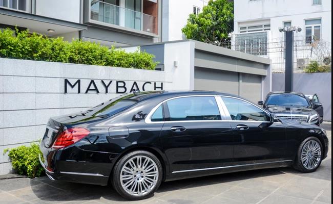 Gia Kỳ còn chứng tỏ đẳng cấp của một con nhà siêu giàu thứ thiệt khi mới 17 tuổi đã sử dụng siêu xe Maybach S500.
