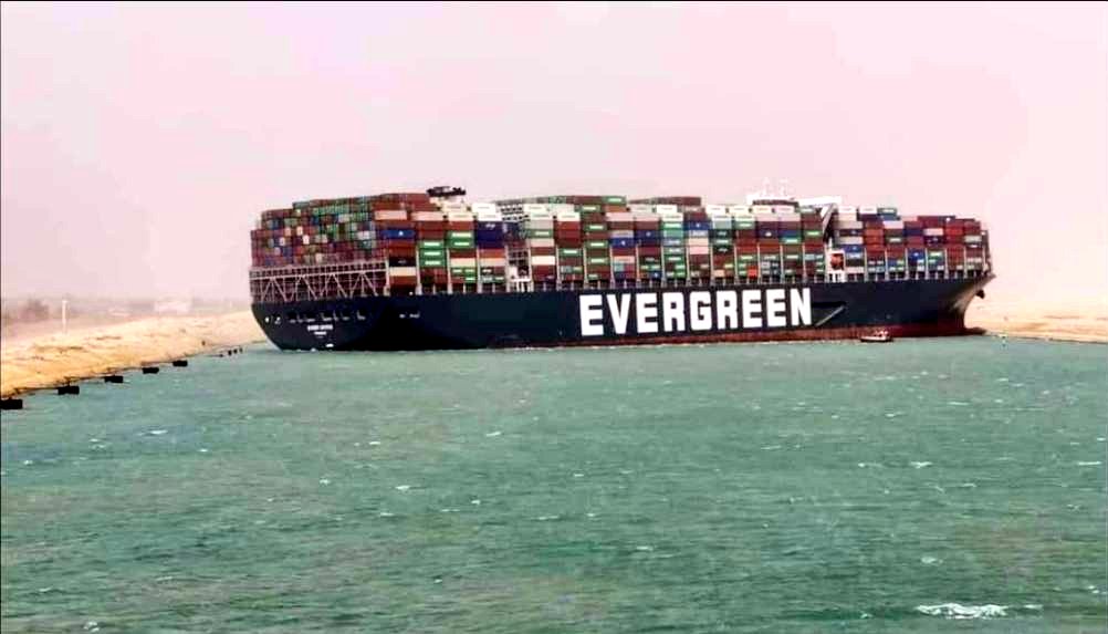 Siêu tàu chở hàng vẫn bị giữ ở Ai Cập cho đến khi chủ tàu nộp 900 triệu USD tiền bồi thường.