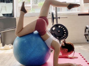 Làm đẹp - Chân dài Buôn Ma Thuật “đúc” đường cong từ dáng thẳng đuột như cây mía