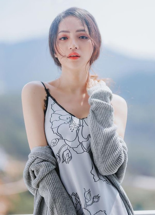 Những người phụ nữ diện váy ngủ đẹp vì họ gạt bỏ được những quan điểm bảo thủ và định kiến thời trang về một món đồ riêng tư mà đáng ra chỉ được phép mặc&nbsp;trong phòng the.
