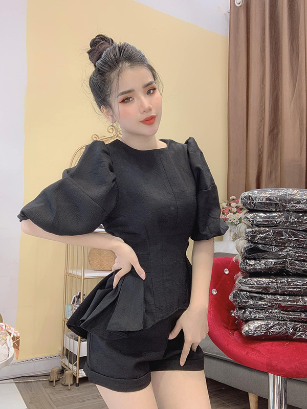 Cô nàng Thảo Lê cũng sở hữu khuôn mặt rất dễ thương