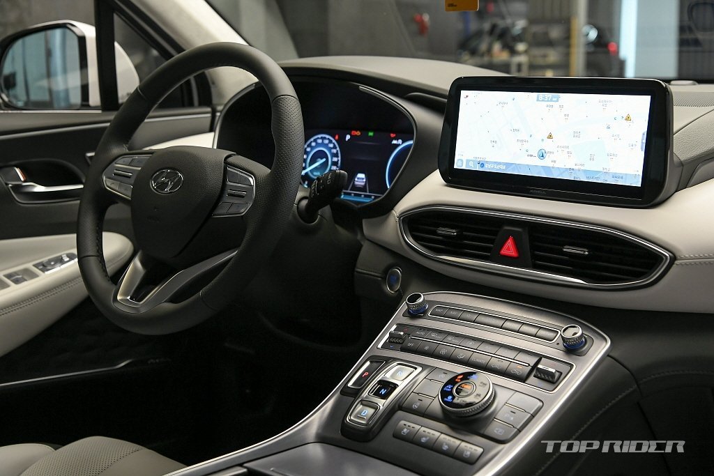 Hyundai SantaFe 2021 Facelift: Nâng tầm trải nghiệm với hàng loạt công nghệ tiên tiến - 4
