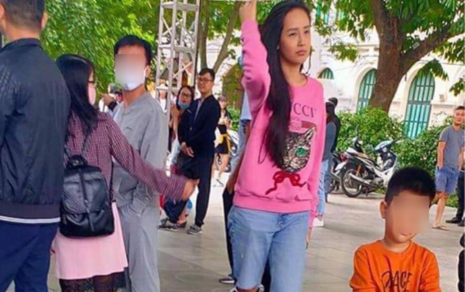 Ở ngoài đời, nàng hậu có phong cách vô cùng giản dị.