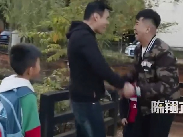 Video Clip Cười - Bạn cũ lâu ngày gặp nhau nhưng vẫn không thể quên được "ân oán" xưa