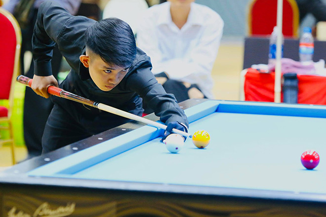 Hồng Thái đánh bại đàn anh hơn mình 522 bậc trên BXH thế giới ở tứ kết giải Billiards quốc gia