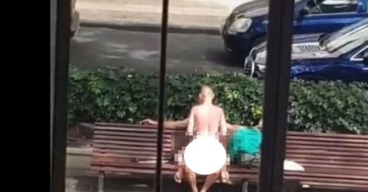 Bạn trẻ - Cuộc sống - Đôi nam nữ đang thản nhiên diễn "cảnh nóng" giữa thanh thiên bạch nhật thì bị cảnh sát bắt gặp