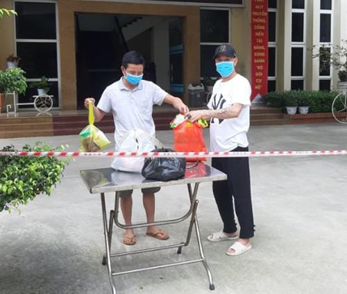 Tất cả công dân trở về nước đều khai báo y tế, kiểm tra sức khỏe, cách ly tập trung và lấy mẫu xét nghiệm SARS-CoV-2 theo đúng quy định - Ảnh minh họa