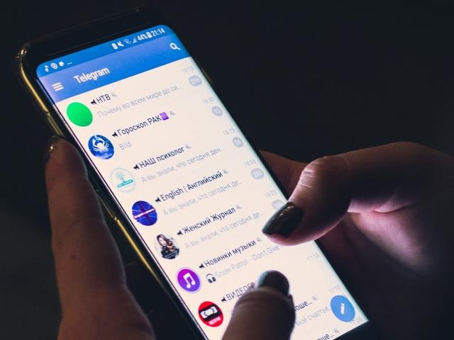 Pháp luật - CEO 21 tuổi đẹp như nam thần bị tố cưỡng bức bạn của em gái: Chiếc điện thoại kỳ bí