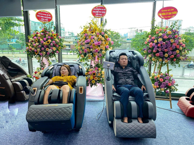 Người tiêu dùng tâm đắc trải nghiệm ghế massage công nghệ 5D tại Hà Nội - 1