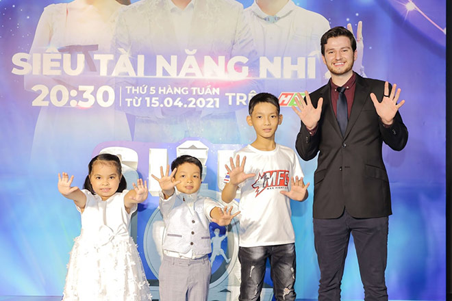 VUS đồng hành cùng Siêu Tài Năng Nhí Mùa 2 - 2