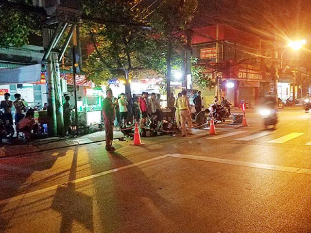 Tin tức trong ngày - Xót xa cảnh bé trai gào khóc ôm thi thể người đàn ông giữa phố Sài Gòn