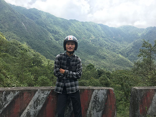 Với Hữu Anh, tìm đến Youtube là một cái duyên vì hồi còn là sinh viên anh đã bộc lộ năng khiếu về truyền thông và quảng cáo. Anh cùng các bạn của mình mở ra 1 kênh youtube chuyên sản xuất các video giải trí, quay vlog về bản thân, cuộc sống xung quanh... Ban đầu, anh làm là để thỏa mãn đam mê trước. Sau này, nếu có thể mở rộng thì anh mới nghĩ đến chuyện kiếm tiền.