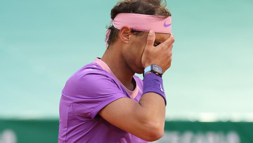 Nadal gặp vấn đề với những cú giao bóng