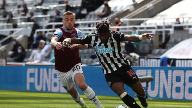 Newcastle và&nbsp;West Ham tạo nên màn rượt đuổi tỷ số nghẹt thở