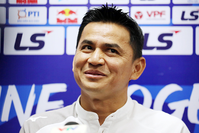 HLV Kiatisak tiết lộ thầy Park sẽ dự khán trận đấu giữa HAGL và Hà Nội FC.