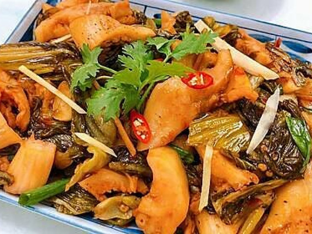 Ẩm thực - "Ứa nước miếng" với tràng heo xào dưa cải chua