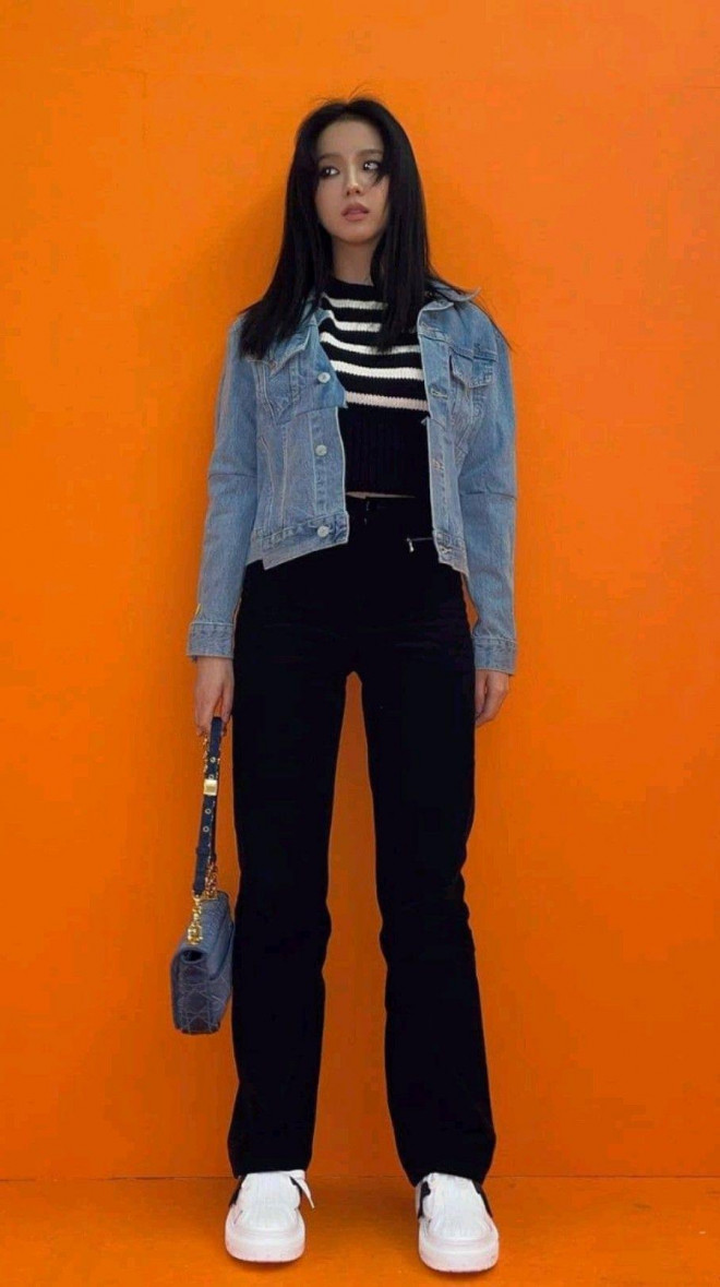 Rất chăm diện quần jeans nhưng trông không hề nhàm chán, đâu là bí quyết của Jisoo? - 9