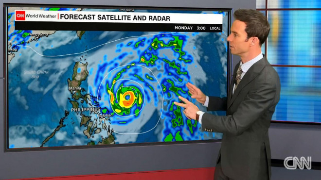 Cơ quan thời tiết Philippines cảnh báo, lũ lụt và lở đất do mưa có thể xảy ra. Ảnh: CNN